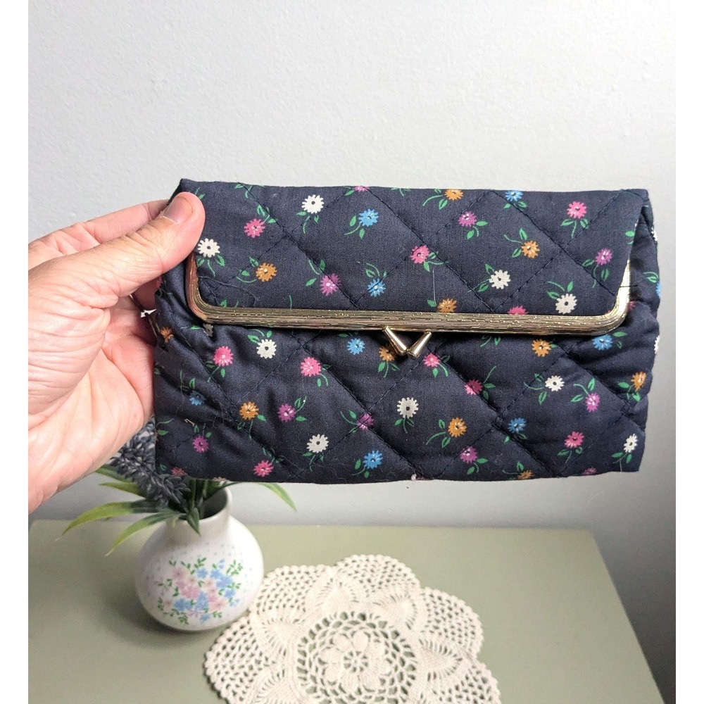 Vintage Quilted Floral Clutch Purse Blue Kiss Lock Cottagecore Handbag
